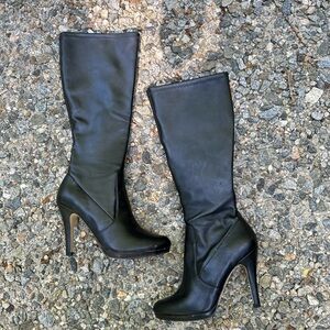 Tahari boots size 5.5